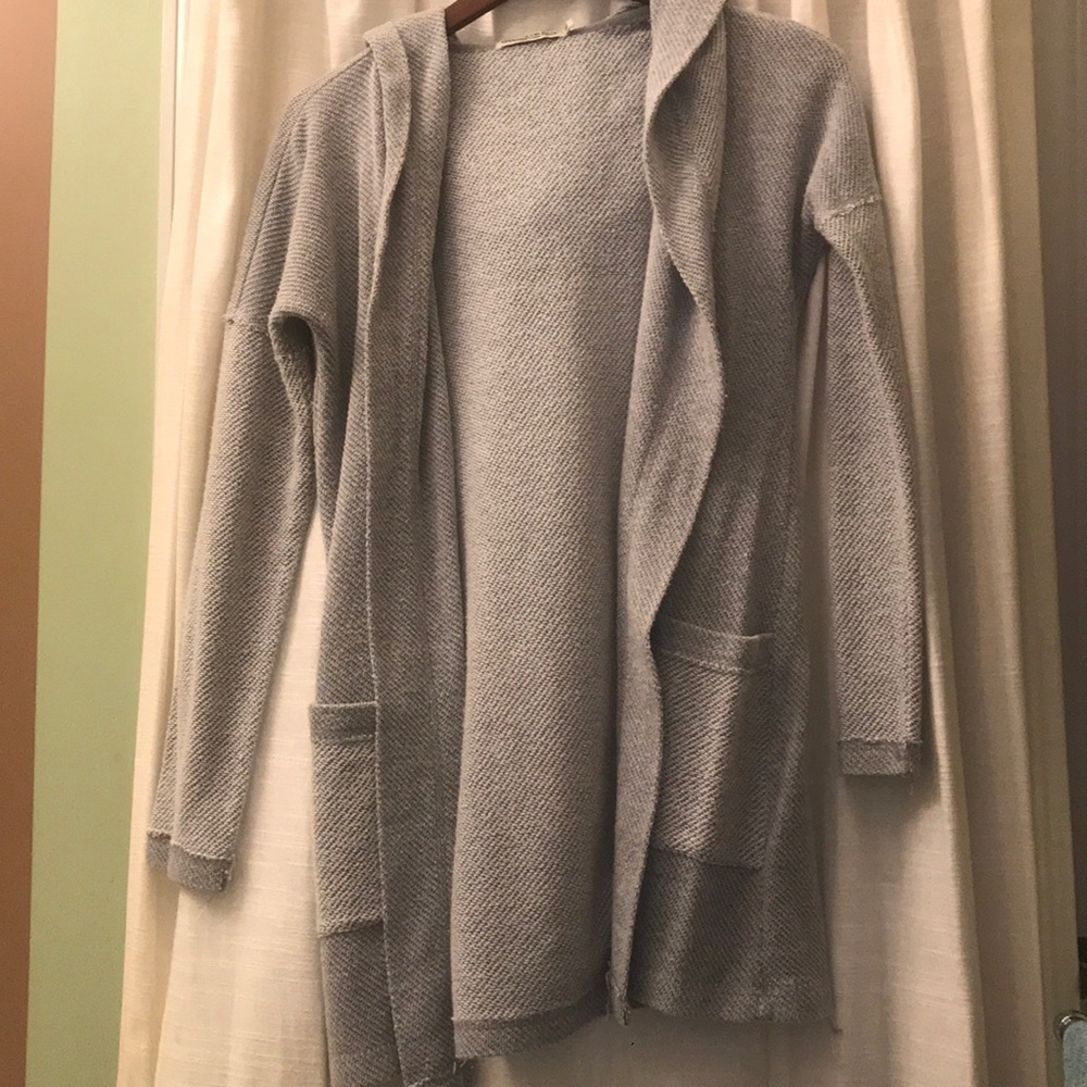 Lightweight Gray Cardigan with Pockets and a Hood
